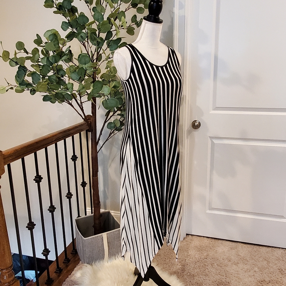 NEW Casual flowy, Sleeveless Dress